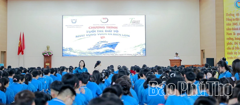 Tư vấn, hướng nghiệp “Tuổi trẻ Đất Tổ - Khát vọng vươn ra biển lớn”