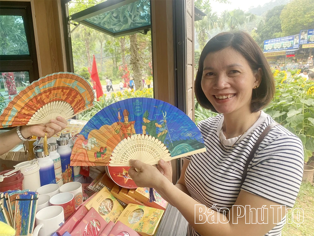 Quảng bá hình ảnh thời Hùng Vương qua sản phẩm lưu niệm tại Đền Hùng
