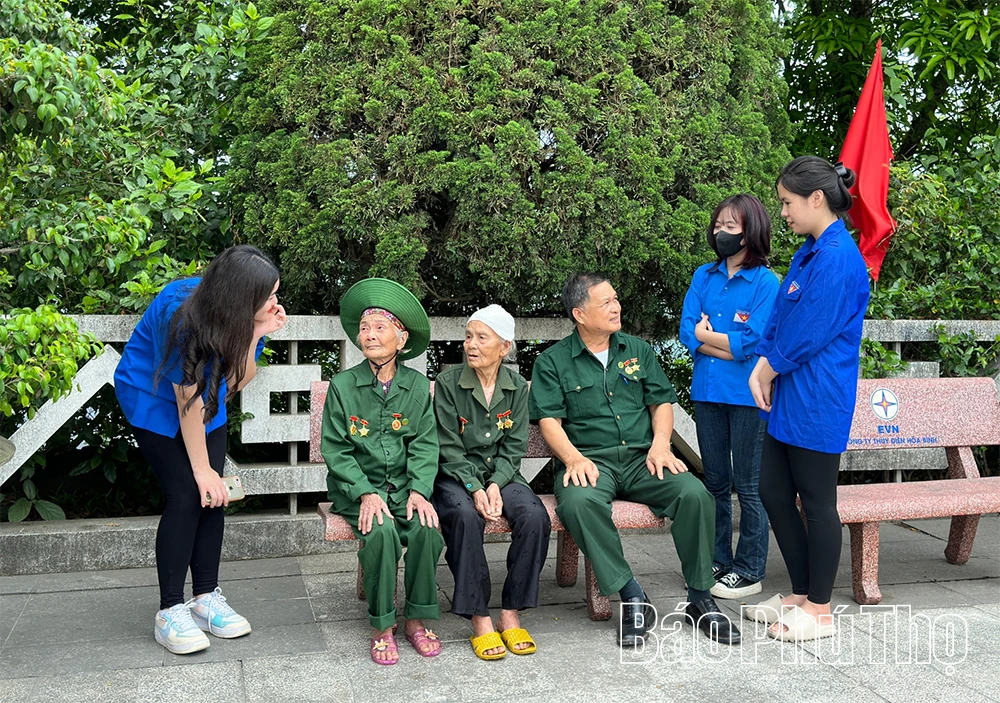 Những “nhân chứng sống” và hành trình truyền lửa