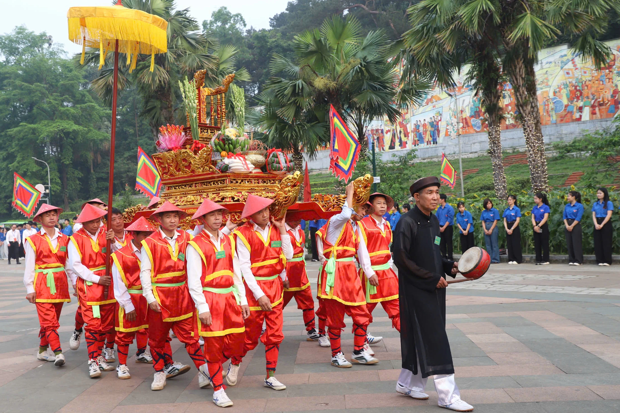 Tổng Bí thư, Chủ tịch nước dâng hương tưởng niệm các Vua Hùng