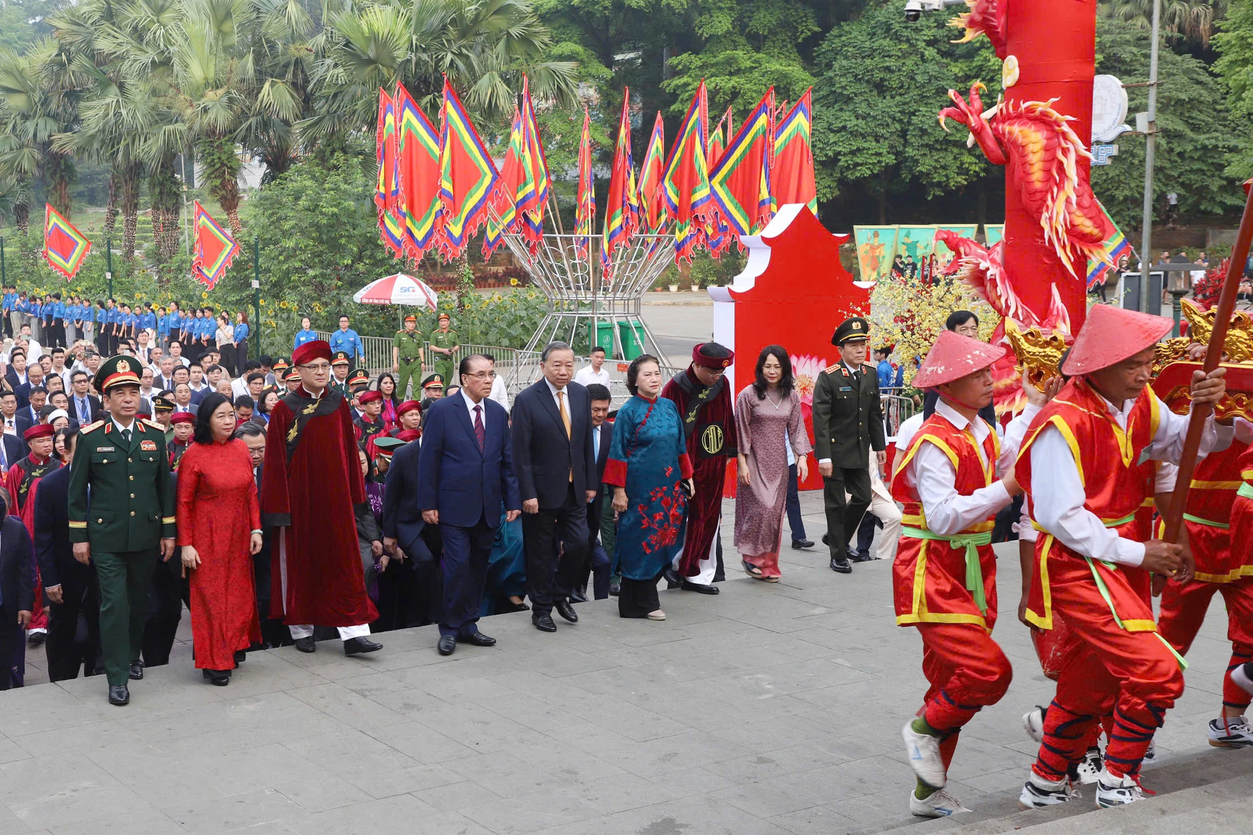 Tổng Bí thư, Chủ tịch nước dâng hương tưởng niệm các Vua Hùng