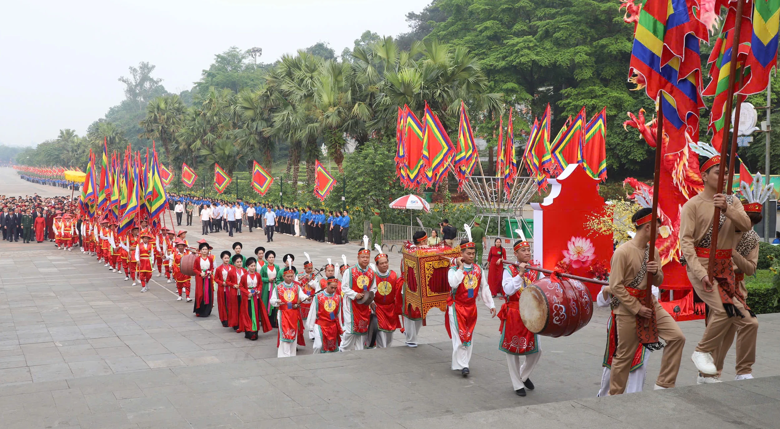 Tổng Bí thư, Chủ tịch nước dâng hương tưởng niệm các Vua Hùng