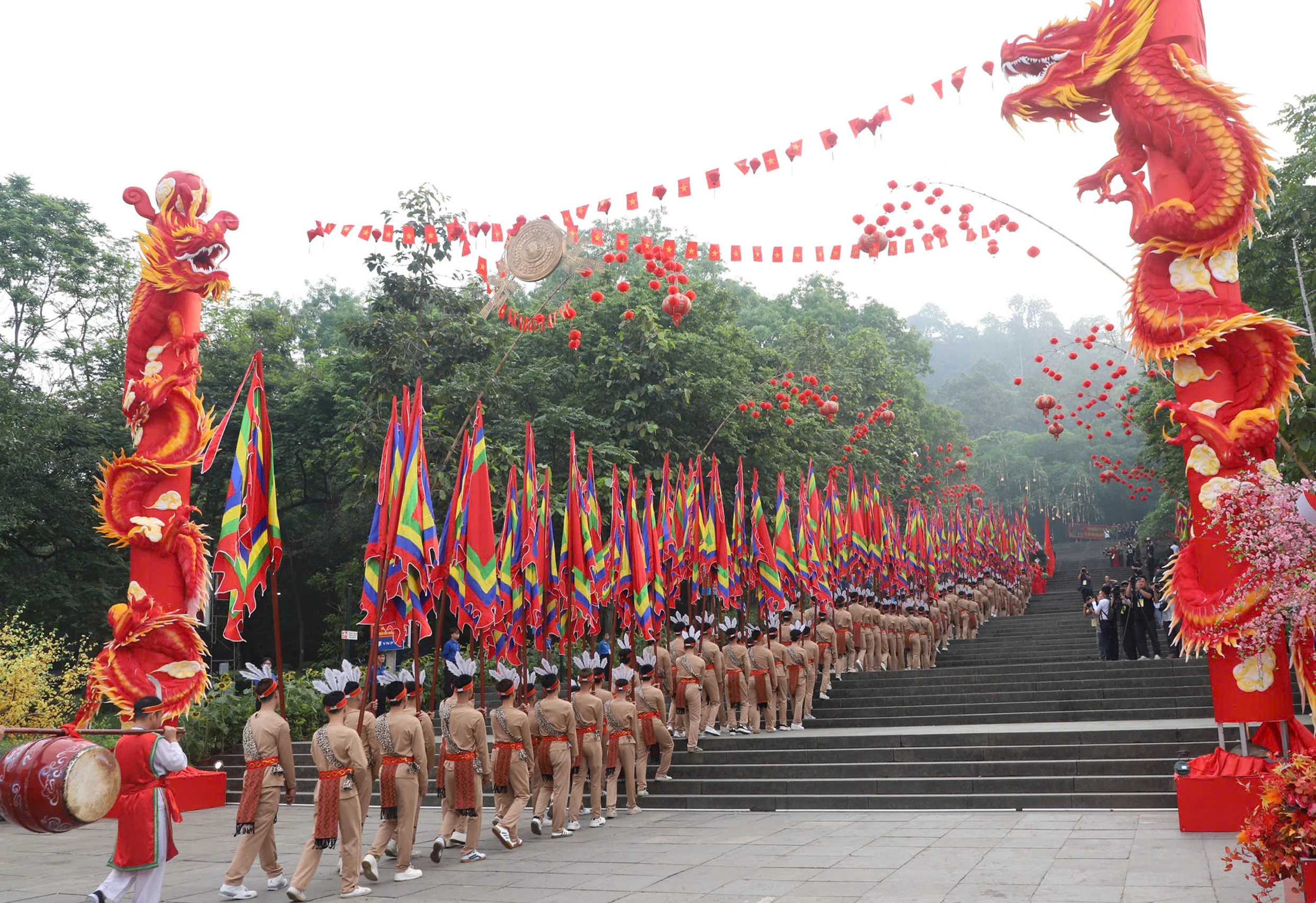 Tổng Bí thư, Chủ tịch nước dâng hương tưởng niệm các Vua Hùng