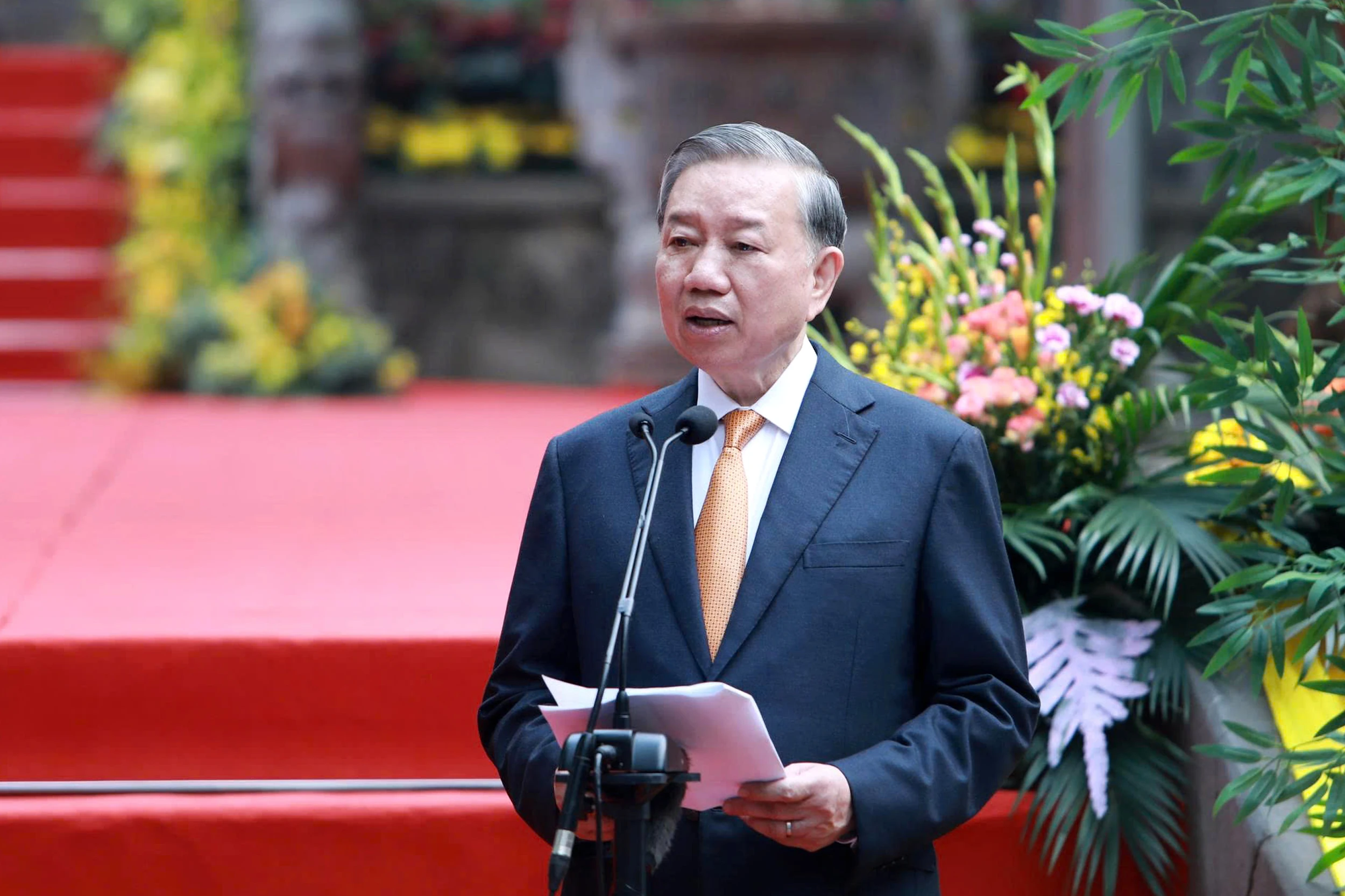 Đồng chí Tổng Bí thư, Chủ tịch nước Tô Lâm gặp gỡ, nói chuyện với đồng bào trẩy hội Đền Hùng