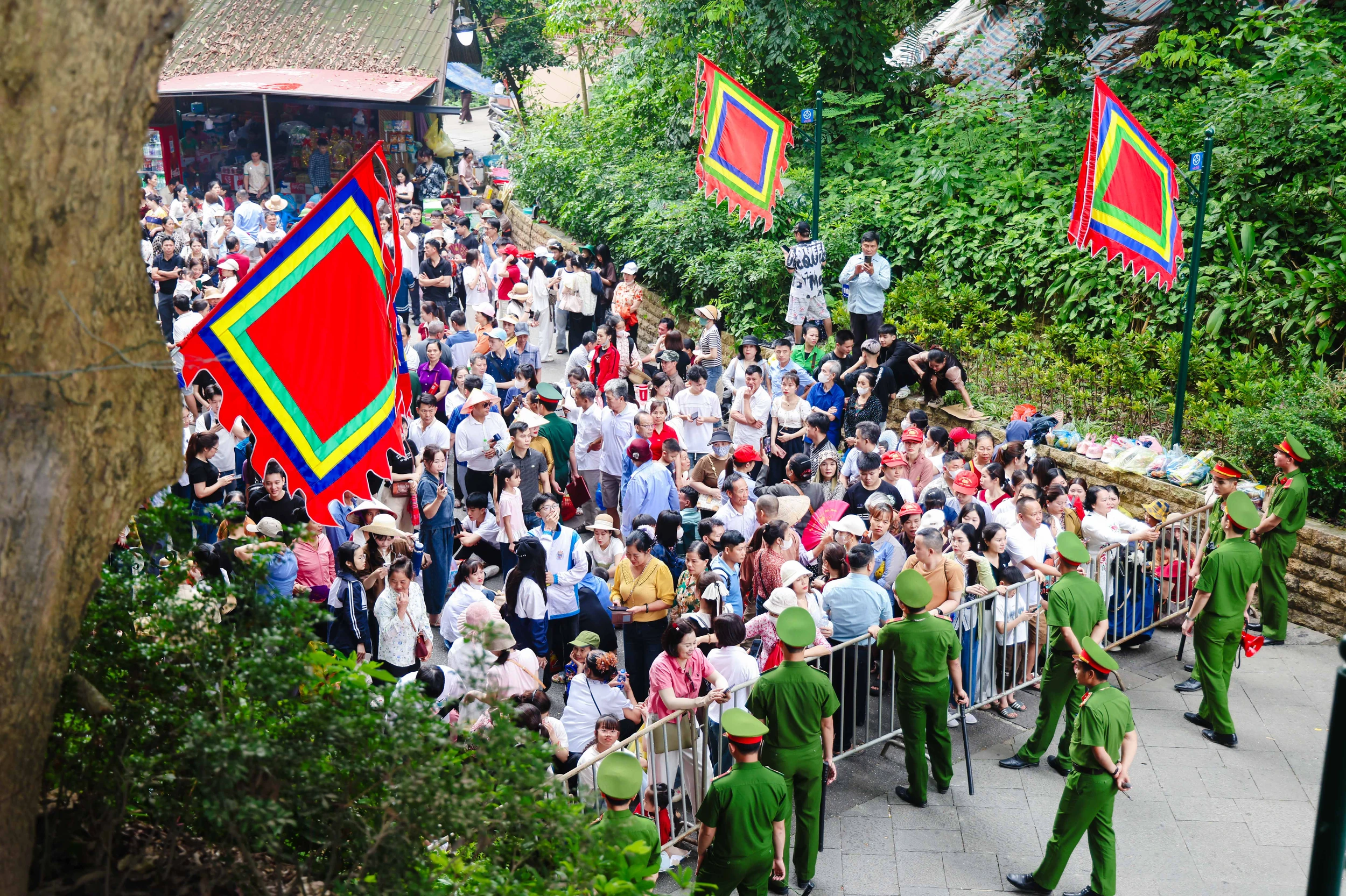 Linh thiêng ngày Giỗ Tổ