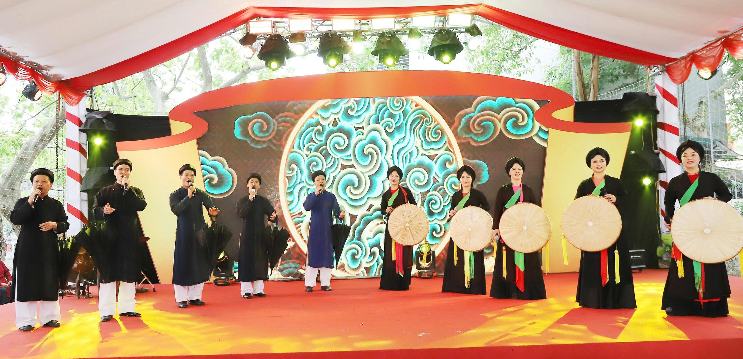 Độc đáo Lễ hội đình Hùng Lô