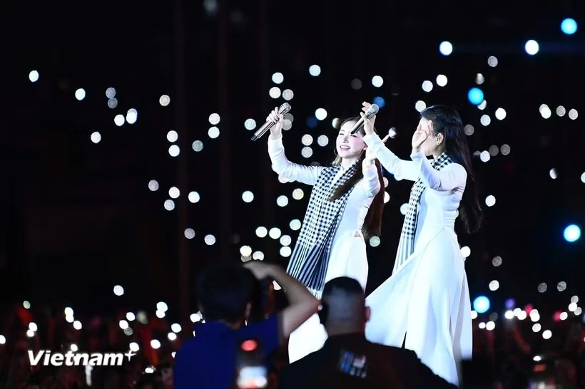 Âm vang Tổ quốc: Hàng vạn khán giả hòa chung nhịp đập tự hào dân tộc