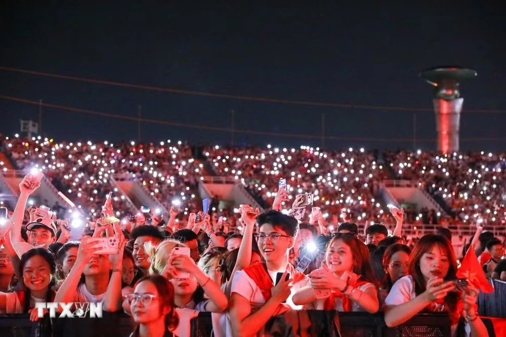 Âm vang Tổ quốc: Hàng vạn khán giả hòa chung nhịp đập tự hào dân tộc