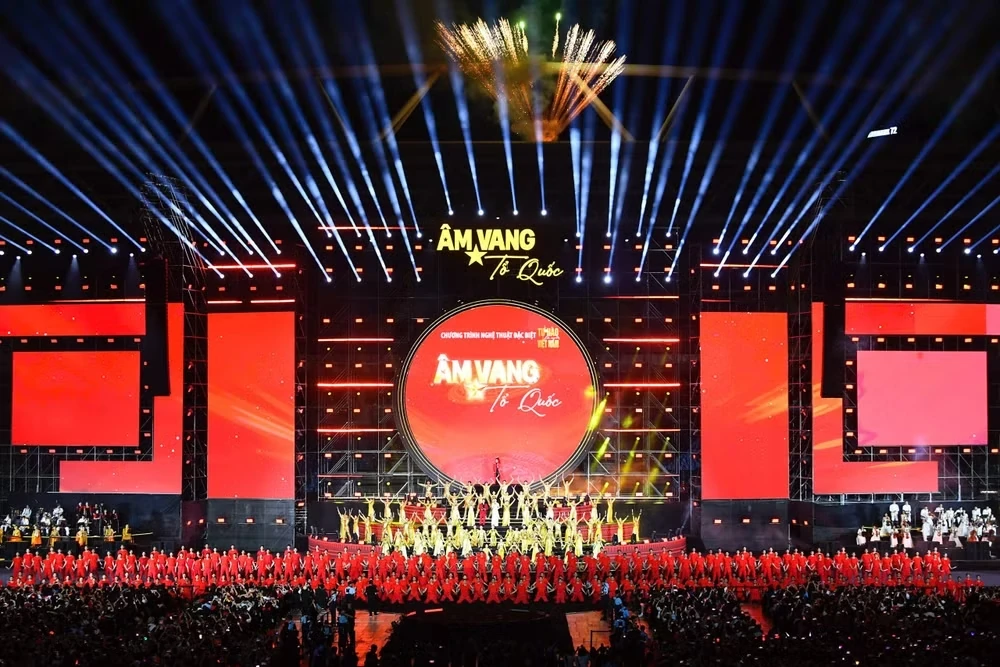 Âm vang Tổ quốc: Hàng vạn khán giả hòa chung nhịp đập tự hào dân tộc