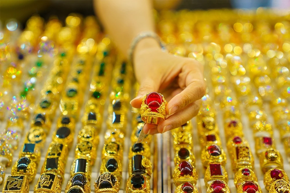 Giá vàng hôm nay 27/4/2026: SJC giảm mạnh, mua lúc giá 170 triệu chưa thể về bờ