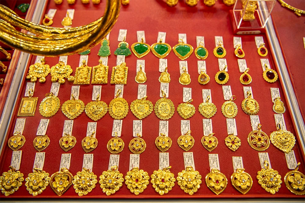 Giá vàng hôm nay 28/4/2026 rơi mạnh, vàng SJC tiếp tục điều chỉnh