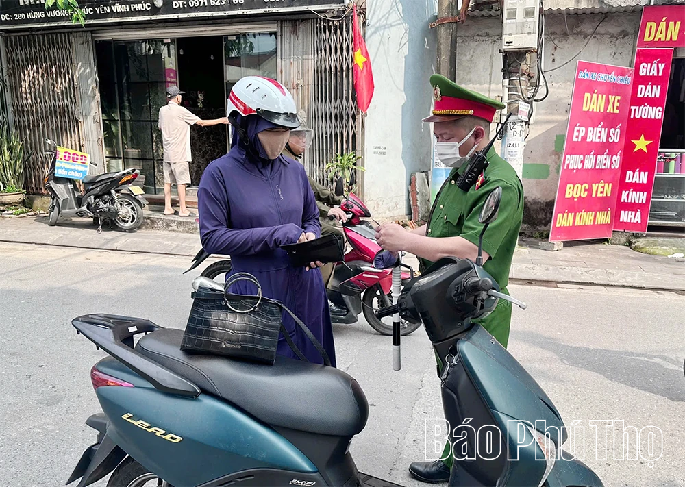 Công an phường Phúc Yên tăng cường bảo đảm trật tự an toàn giao thông