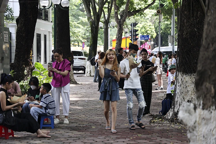 Thời tiết ngày 30/4: Bắc Bộ mưa dông cục bộ, Nam Bộ nắng nóng diện rộng