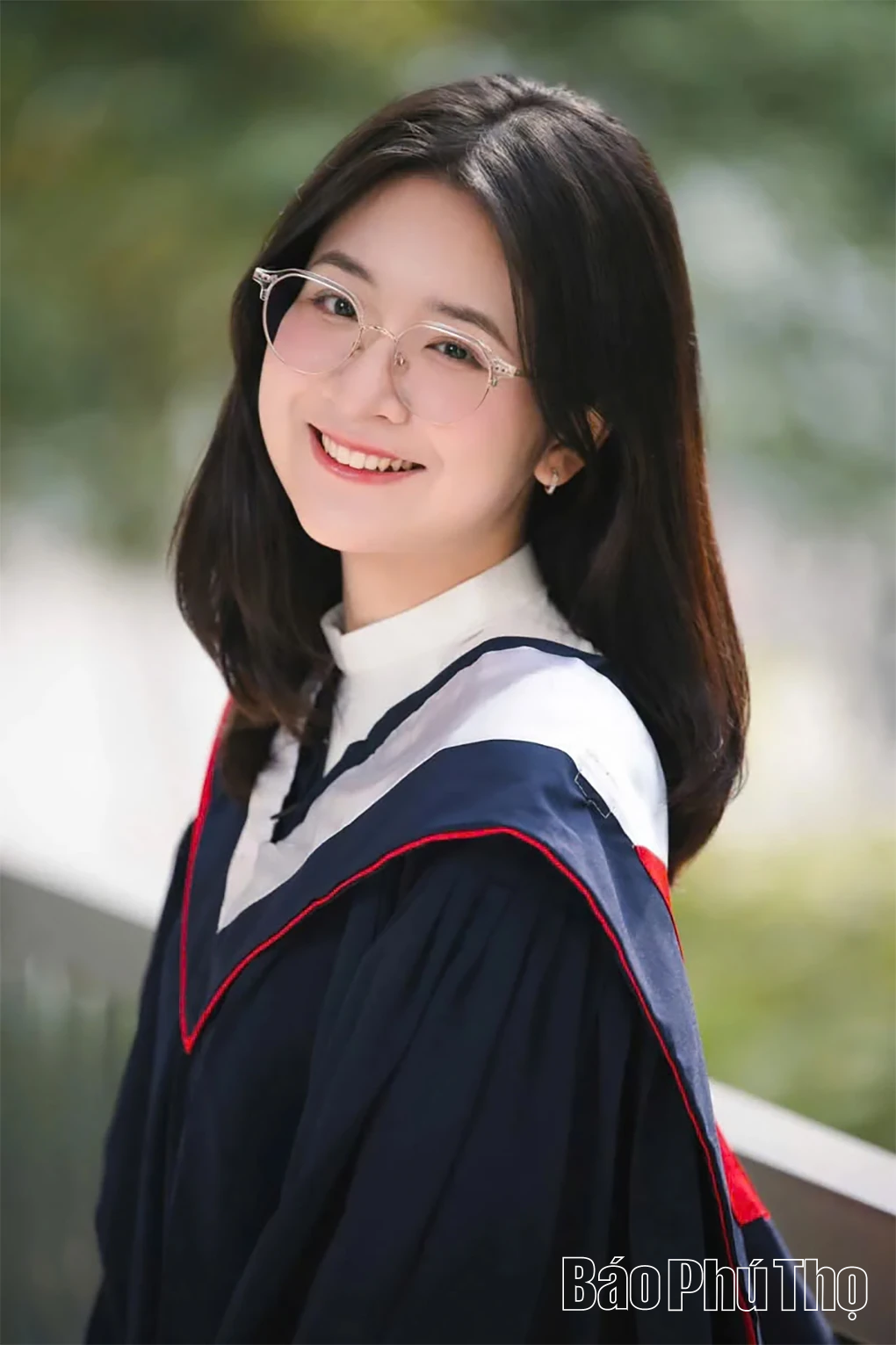 Nữ sinh Trường THPT Chuyên Vĩnh Phúc nhận thư mời học bổng từ 11 trường đại học