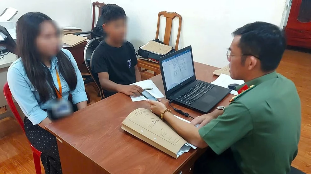 Nam sinh dựng ảnh nhạy cảm bạn học nữ, công an vào cuộc
