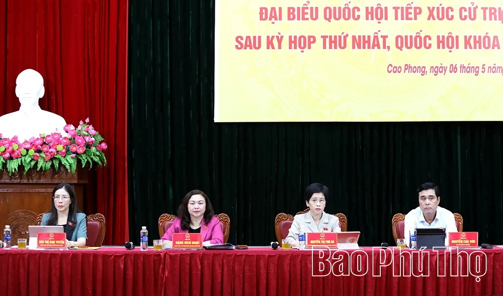 Cử tri các xã Cao Phong, Mường Thàng, Thung Nai nêu 18 ý kiến tới đại biểu Quốc hội tỉnh