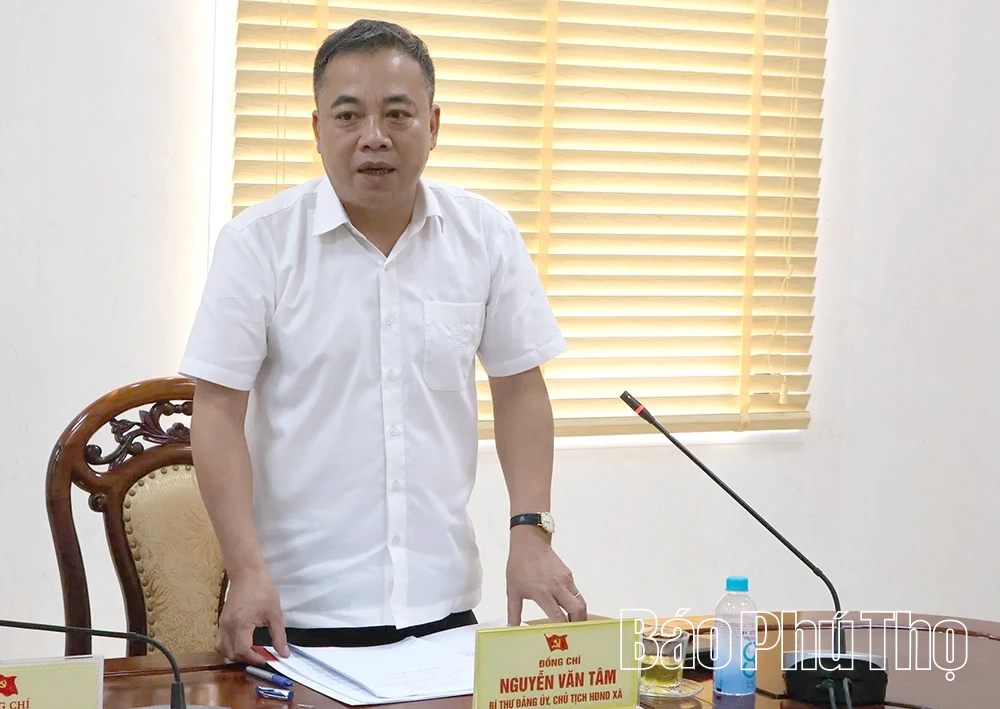 Phó Chủ tịch UBND tỉnh Đinh Công Sứ làm việc với xã Mường Thàng về quy hoạch, bố trí tái định cư vùng sạt lở
