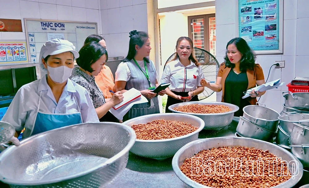 Siết chặt kiểm soát an toàn thực phẩm trong trường học ngay từ cơ sở