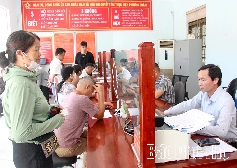 Từ bổ sung nhân lực đến nâng cao chất lượng cán bộ cơ sở