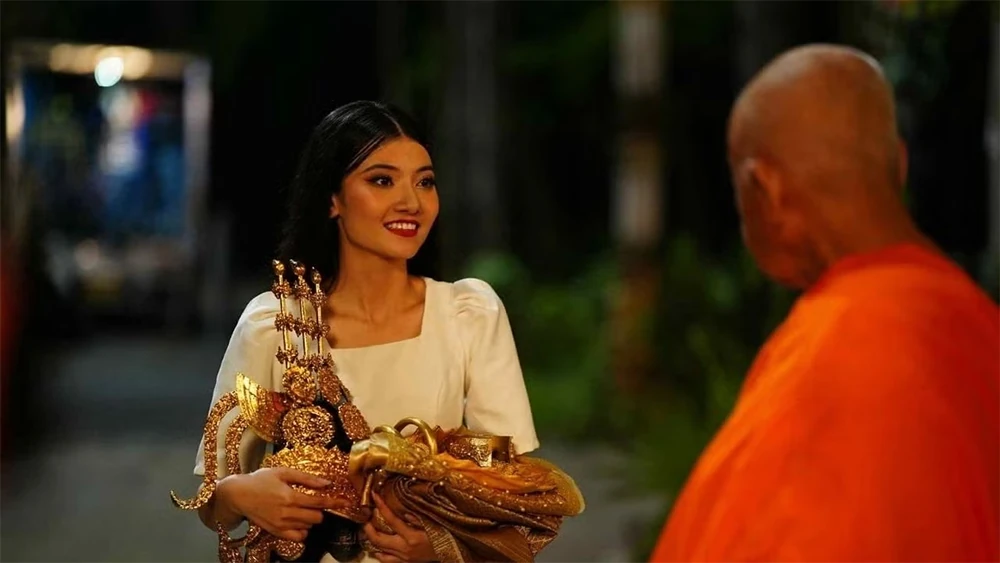 Heo năm móng cán đích 100 tỷ đồng
