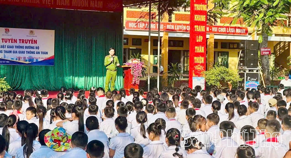 Thượng Cốc tăng cường đảm bảo trật tự an toàn giao thông