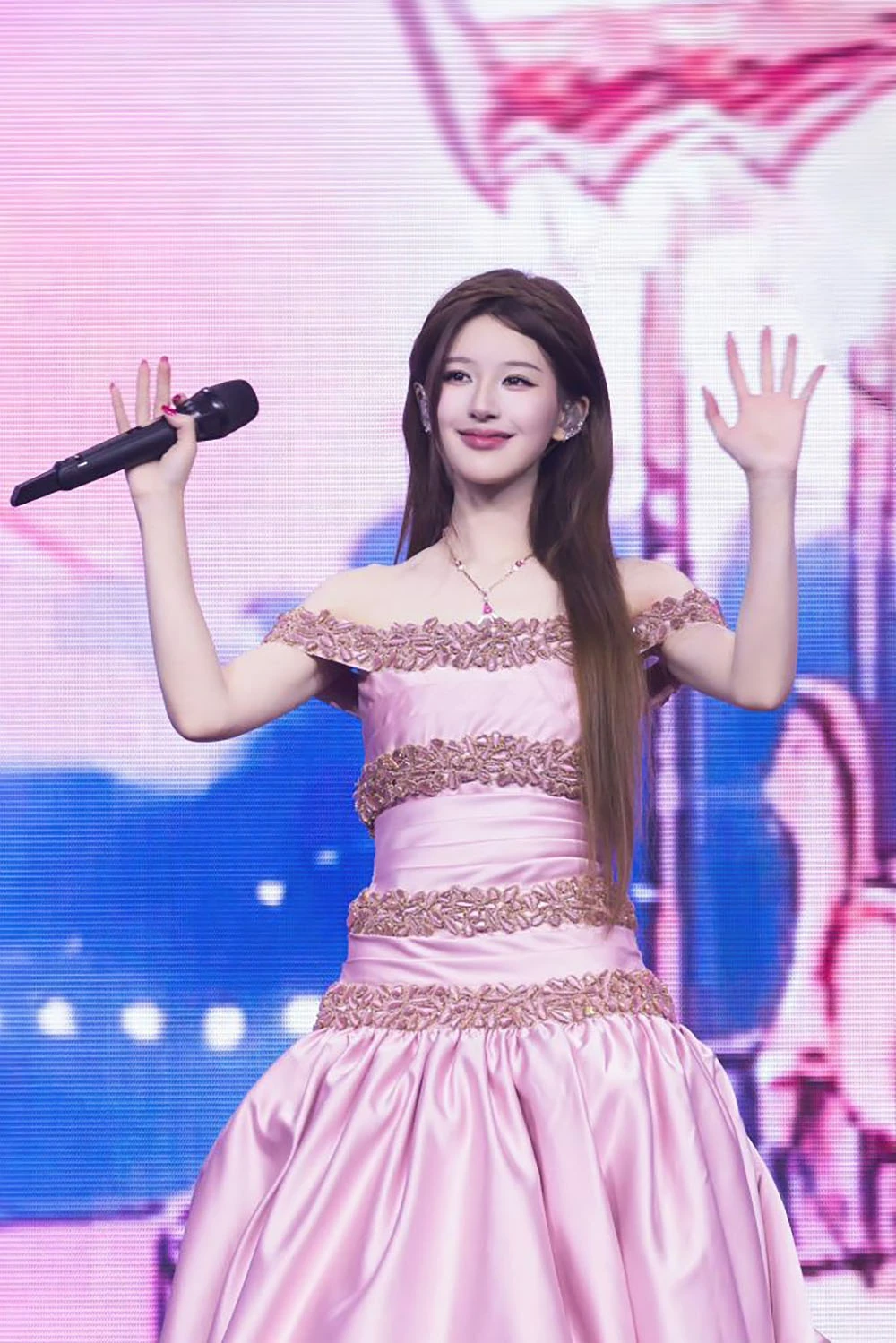 Giữa phản ứng trái chiều, concert của Triệu Lộ Tư vẫn thu hút hơn 1 tỷ lượt xem