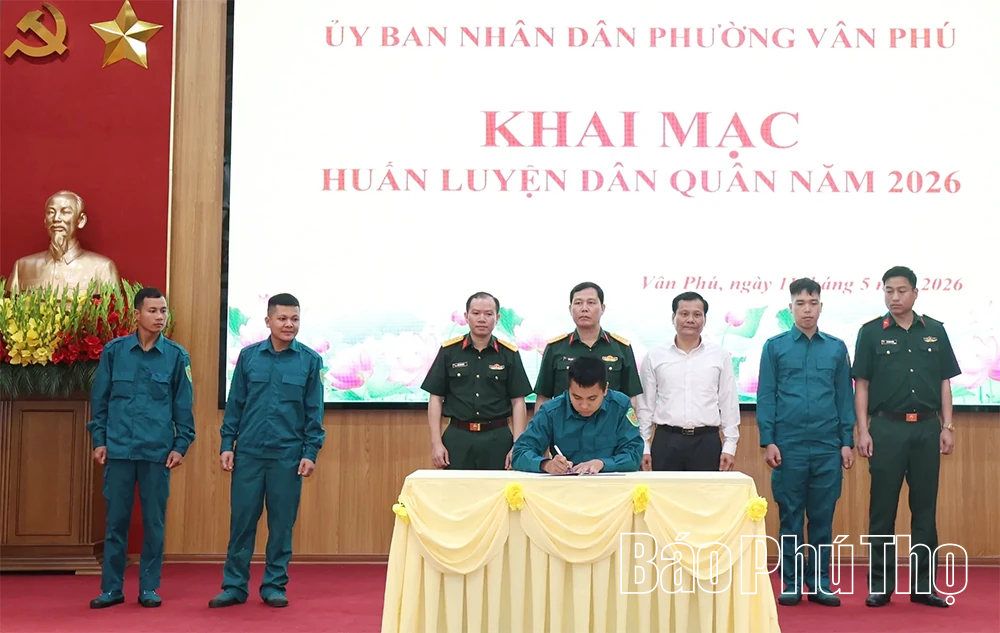 Phường Vân Phú khai mạc huấn luyện dân quân năm 2026
