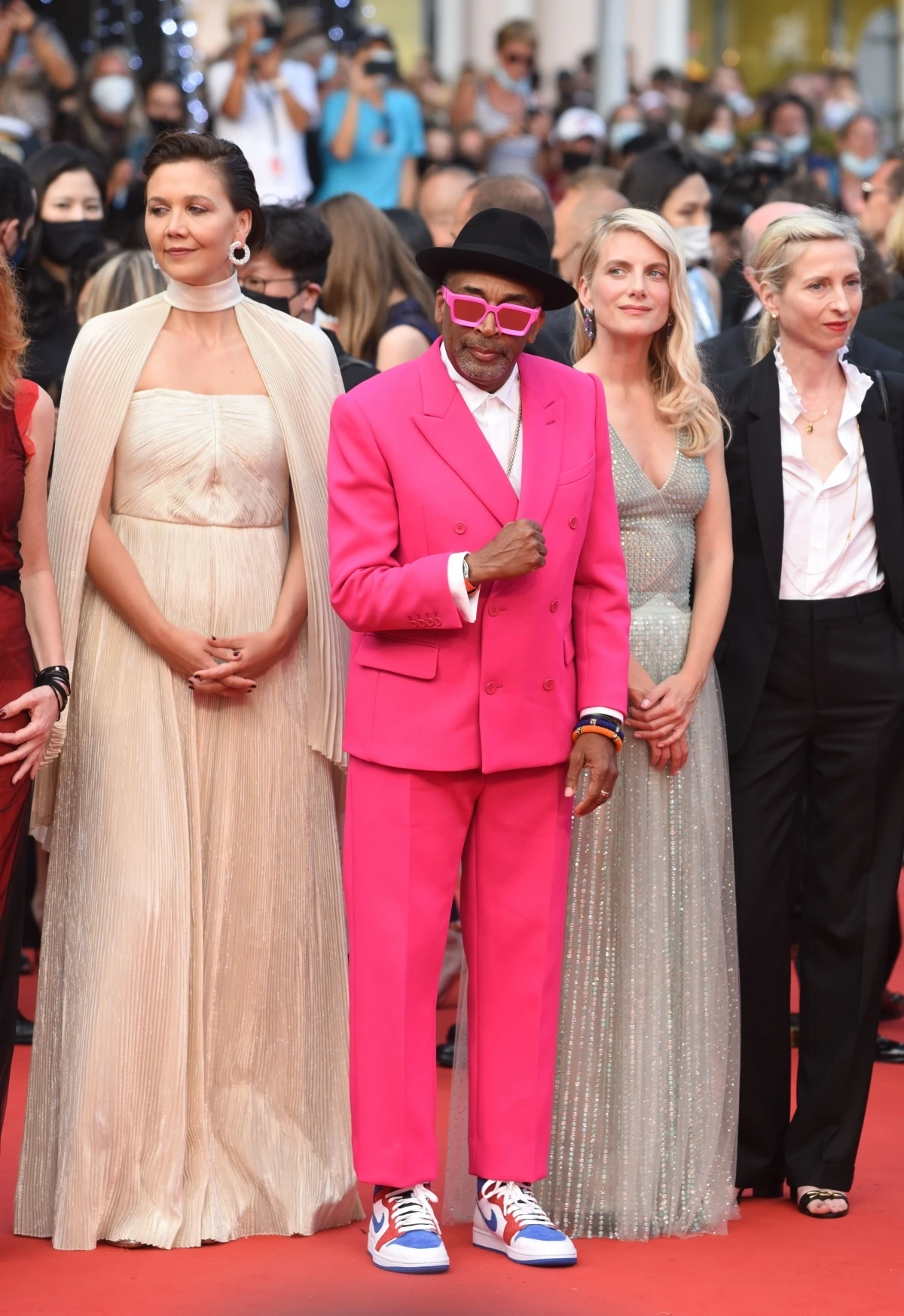 9 ngôi sao phá quy tắc thảm đỏ Cannes