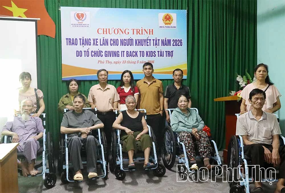 Tập huấn kỹ thuật lắp ráp, sử dụng và trao tặng xe lăn miễn phí cho người khuyết tật