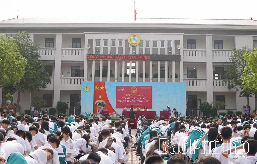 Hơn 1.000 học sinh tham gia phiên tòa giả định phòng, chống ma túy học đường