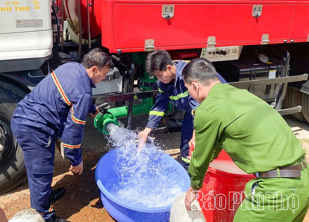Những người lính cứu hỏa và hành trình đưa nước lên miền đá khát