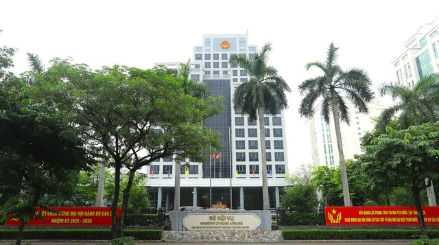 Bộ Nội vụ chỉ đạo rà soát, sắp xếp, thực hiện tự chủ đối với đơn vị sự nghiệp, trường học, cơ sở giáo dục, y tế cấp tỉnh, cấp xã