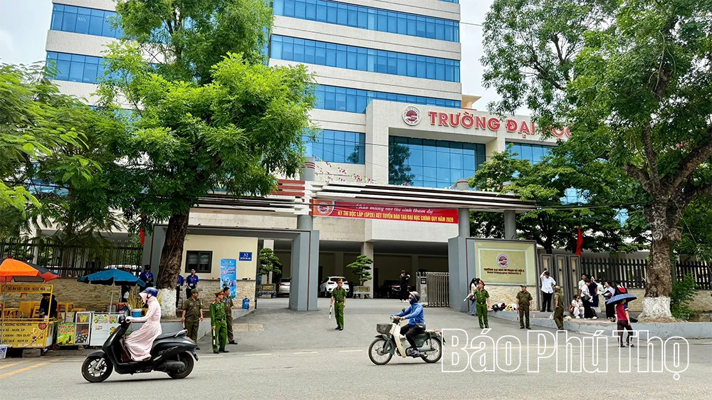 Công an phường Xuân Hòa lan tỏa hình ảnh đẹp giữa mùa thi