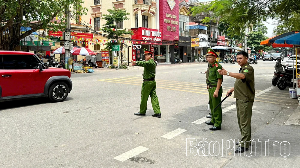 Công an phường Xuân Hòa lan tỏa hình ảnh đẹp giữa mùa thi