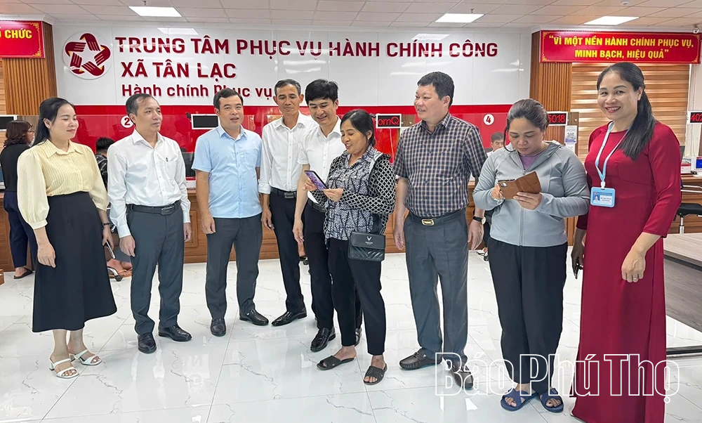 Xã Tân Lạc ra mắt mô hình đổi mới sáng tạo chuyển đổi số