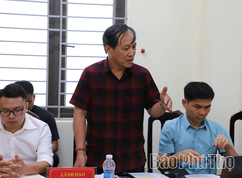 Phó Chủ tịch UBND tỉnh Đinh Công Sứ kiểm tra tiến độ các dự án vùng chuyển dân sông Đà