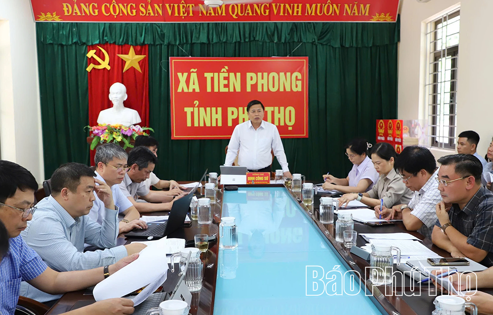 Phó Chủ tịch UBND tỉnh Đinh Công Sứ kiểm tra tiến độ các dự án vùng chuyển dân sông Đà