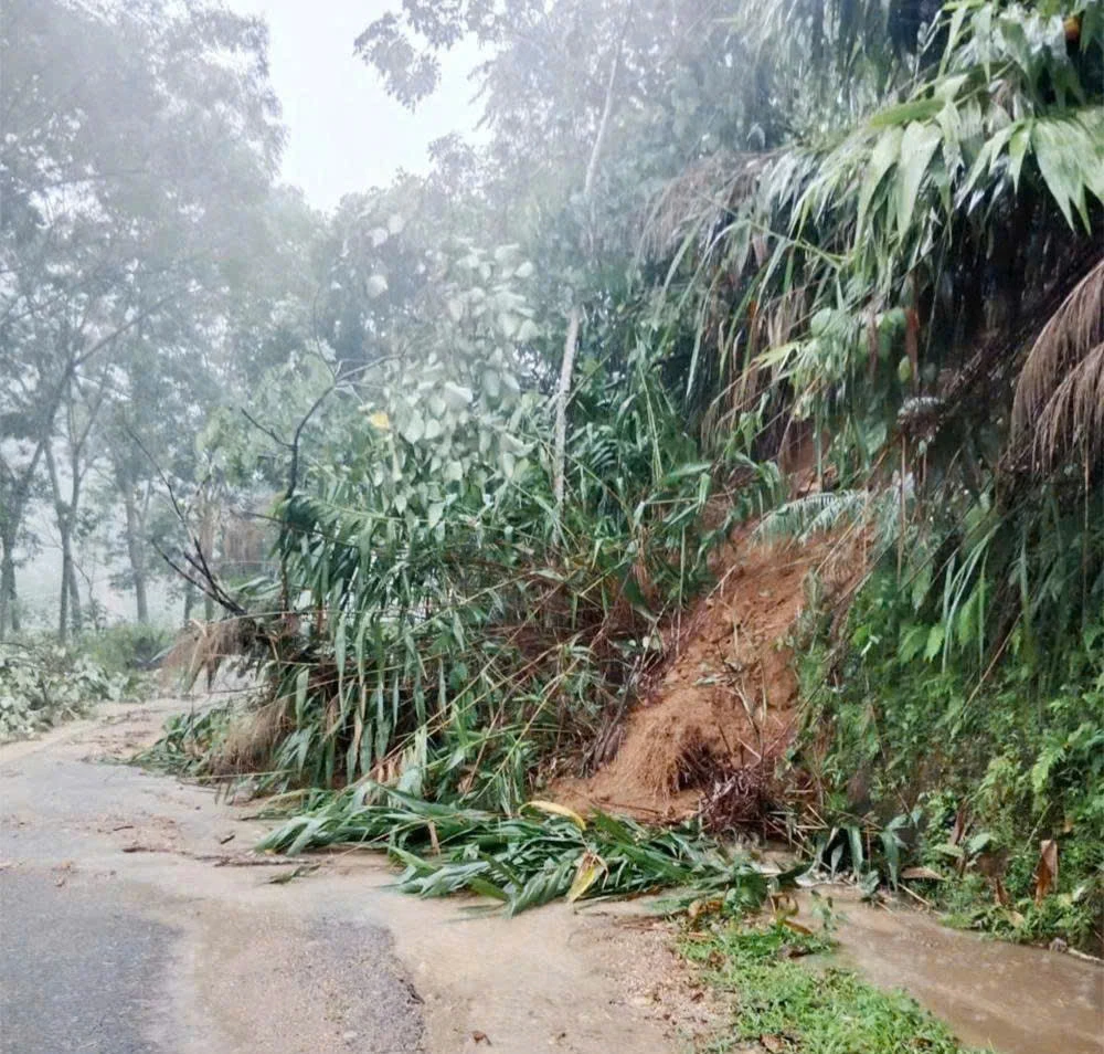 Chủ động, kịp thời ứng phó với mưa lớn, lốc, sét, mưa đá, lũ quét, sạt lở đất