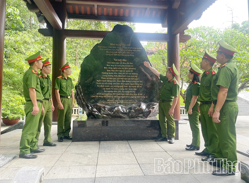 Phú Thọ đặc biệt quan tâm việc học tập và làm theo tư tưởng, đạo đức, phong cách Hồ Chí Minh