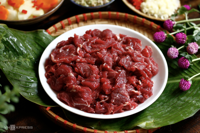 Bác sĩ chỉ cách phân biệt thịt bò thật và thịt giả tẩm hóa chất
