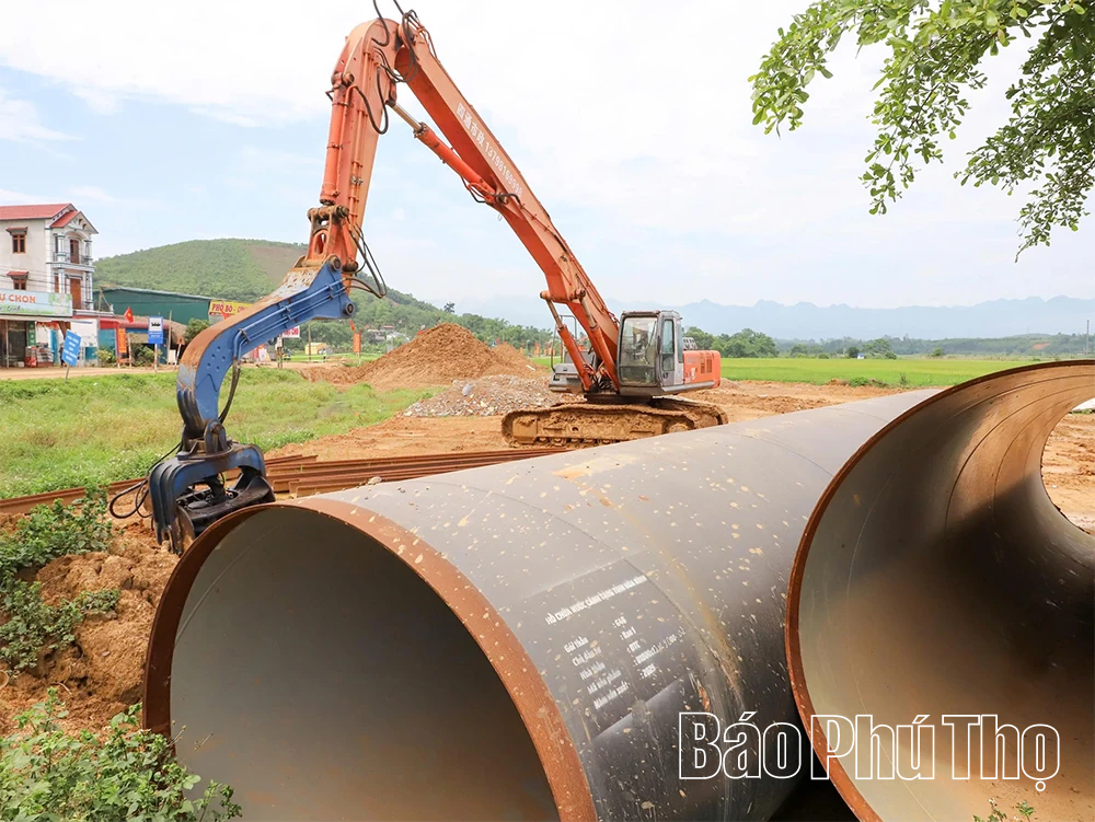 Chạy đua tiến độ giải phóng mặt bằng tuyến ống cấp nước hồ Cánh Tạng