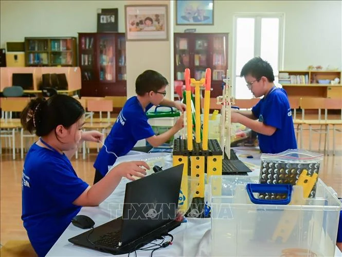 Đưa STEM vào trường học để nâng cao năng lực công nghệ số cho thế hệ trẻ