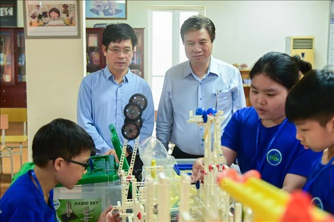 Đưa STEM vào trường học để nâng cao năng lực công nghệ số cho thế hệ trẻ