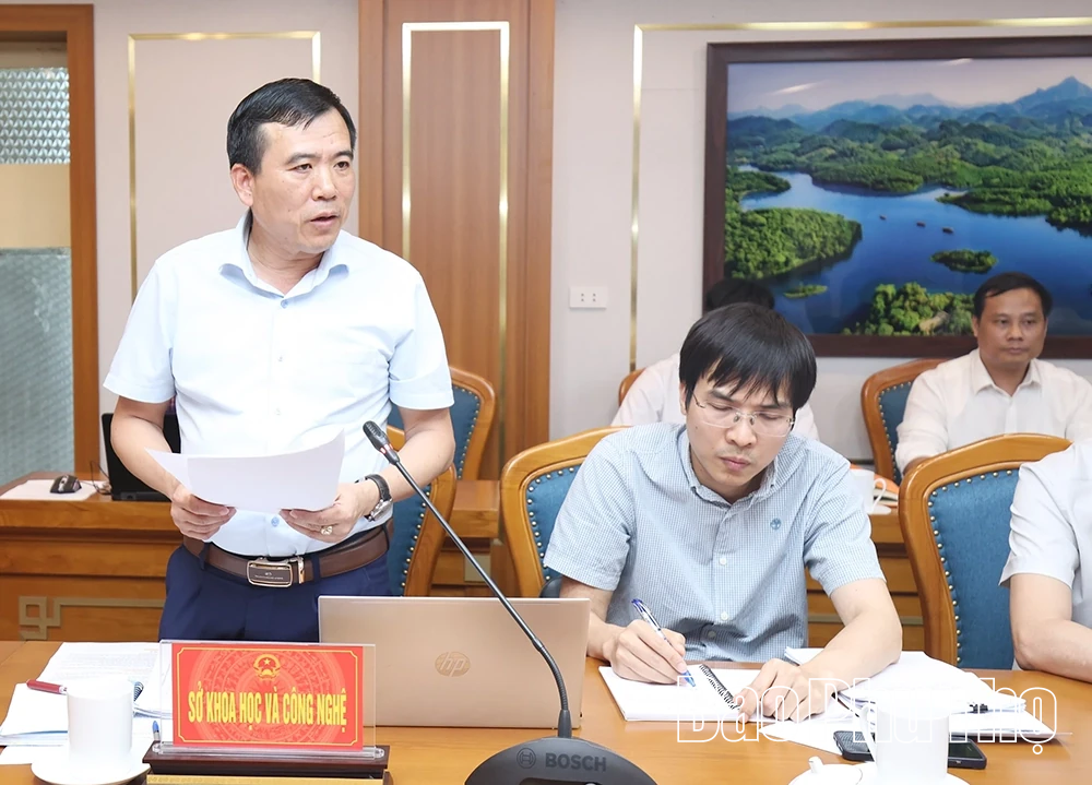 Phó Chủ tịch UBND tỉnh Nguyễn Huy Ngọc nghe Sở Khoa học và Công nghệ báo cáo một số nhiệm vụ trọng tâm