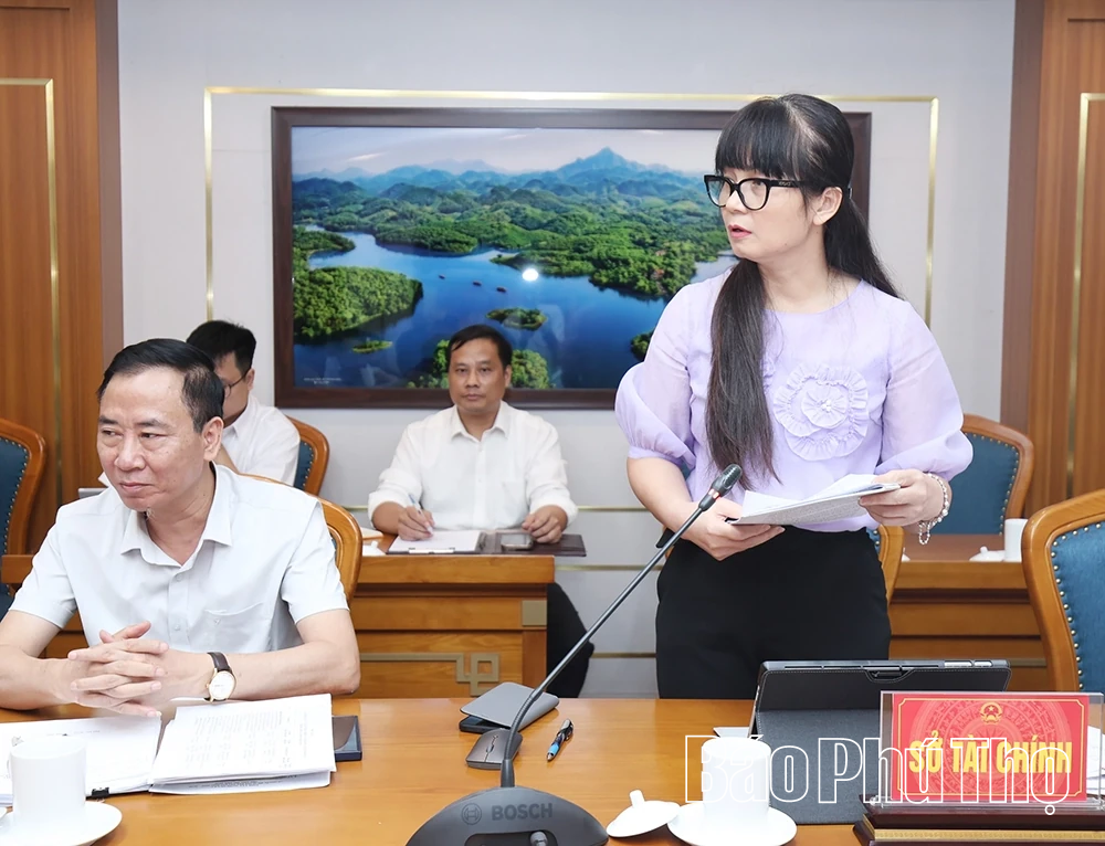 Phó Chủ tịch UBND tỉnh Nguyễn Huy Ngọc nghe Sở Khoa học và Công nghệ báo cáo một số nhiệm vụ trọng tâm