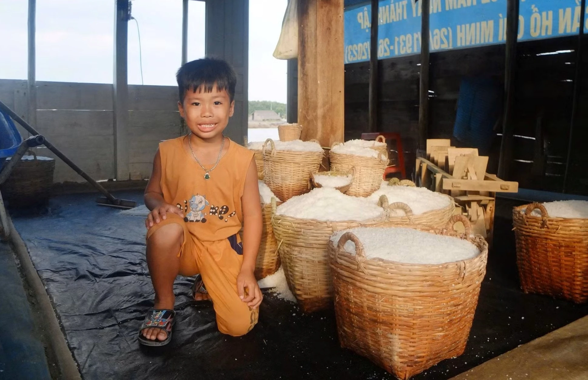 Tình người làng muối