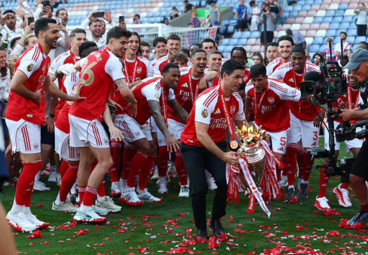 Arsenal nâng Cup vô địch Ngoại hạng Anh