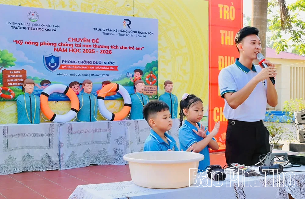 Gần 1.000 học sinh Trường Tiểu học Kim Xá được trang bị kỹ năng phòng chống đuối nước
