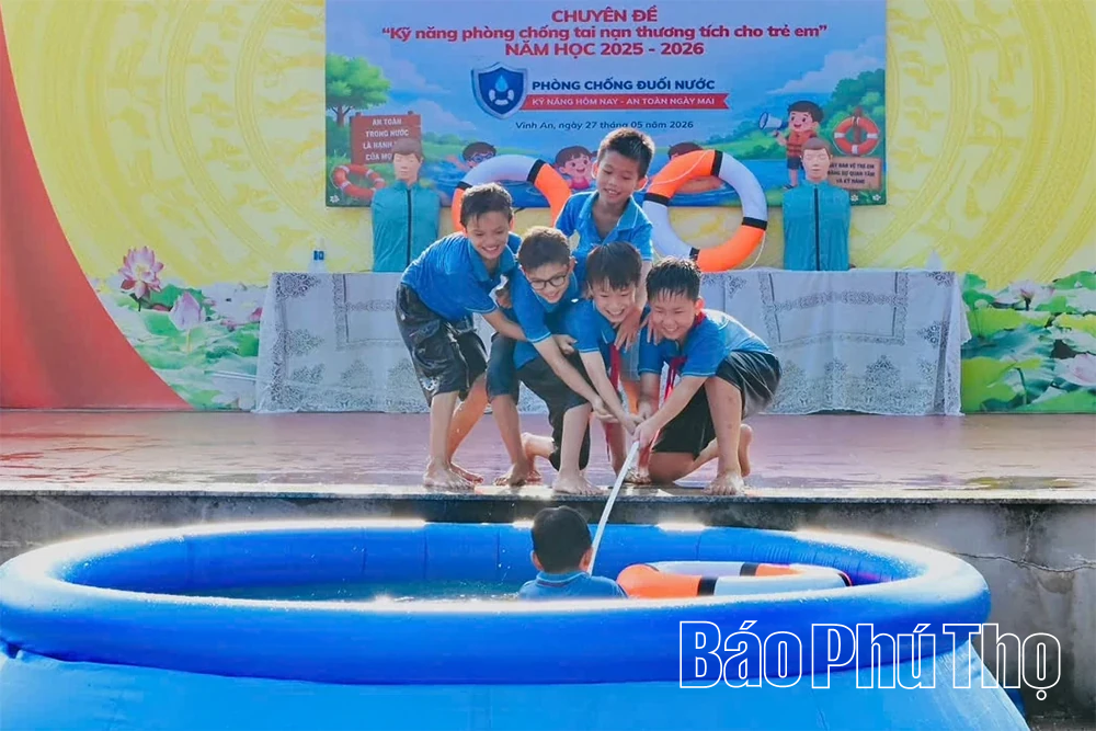 Gần 1.000 học sinh Trường Tiểu học Kim Xá được trang bị kỹ năng phòng chống đuối nước