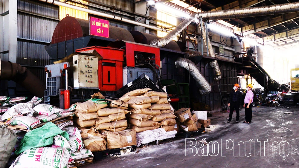X&atilde; hội h&oacute;a c&ocirc;ng t&aacute;c xử l&yacute; r&aacute;c thải ở địa phương